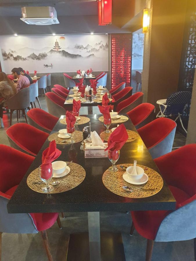 Space Luxury Rental Suites Rawalpindi Bagian luar foto