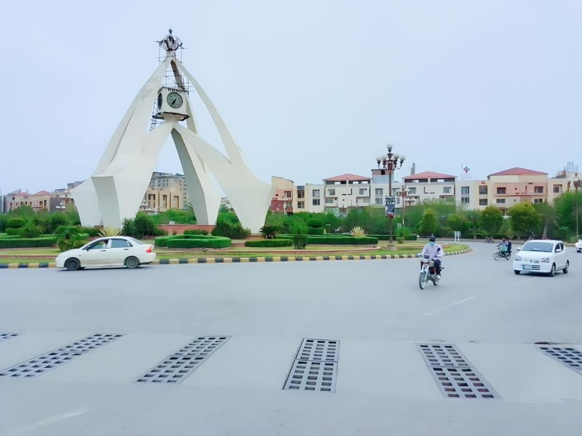 Space Luxury Rental Suites Rawalpindi Bagian luar foto