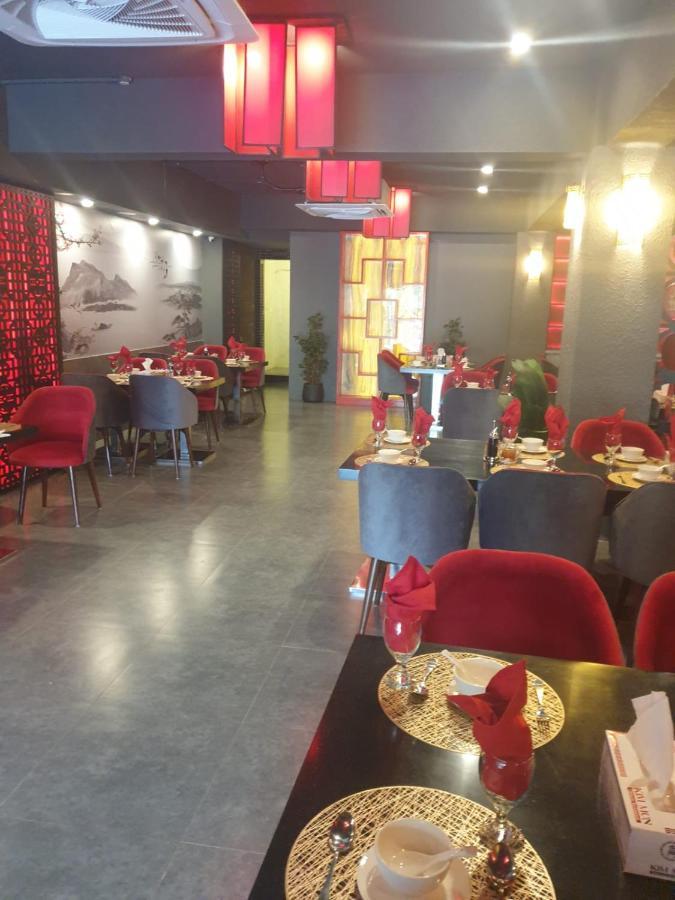 Space Luxury Rental Suites Rawalpindi Bagian luar foto