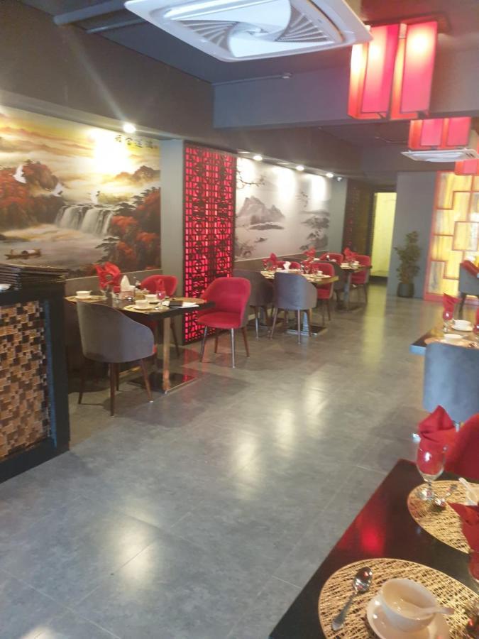 Space Luxury Rental Suites Rawalpindi Bagian luar foto