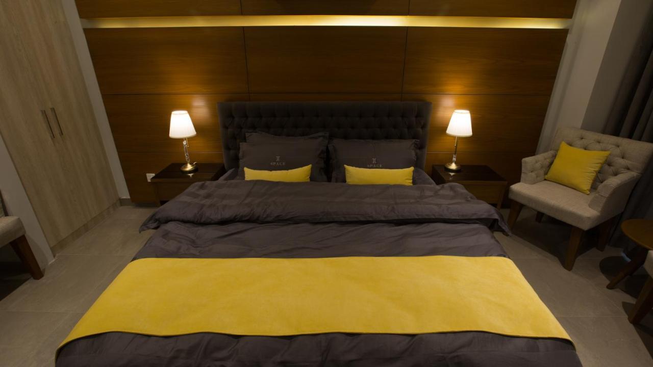 Space Luxury Rental Suites Rawalpindi Bagian luar foto