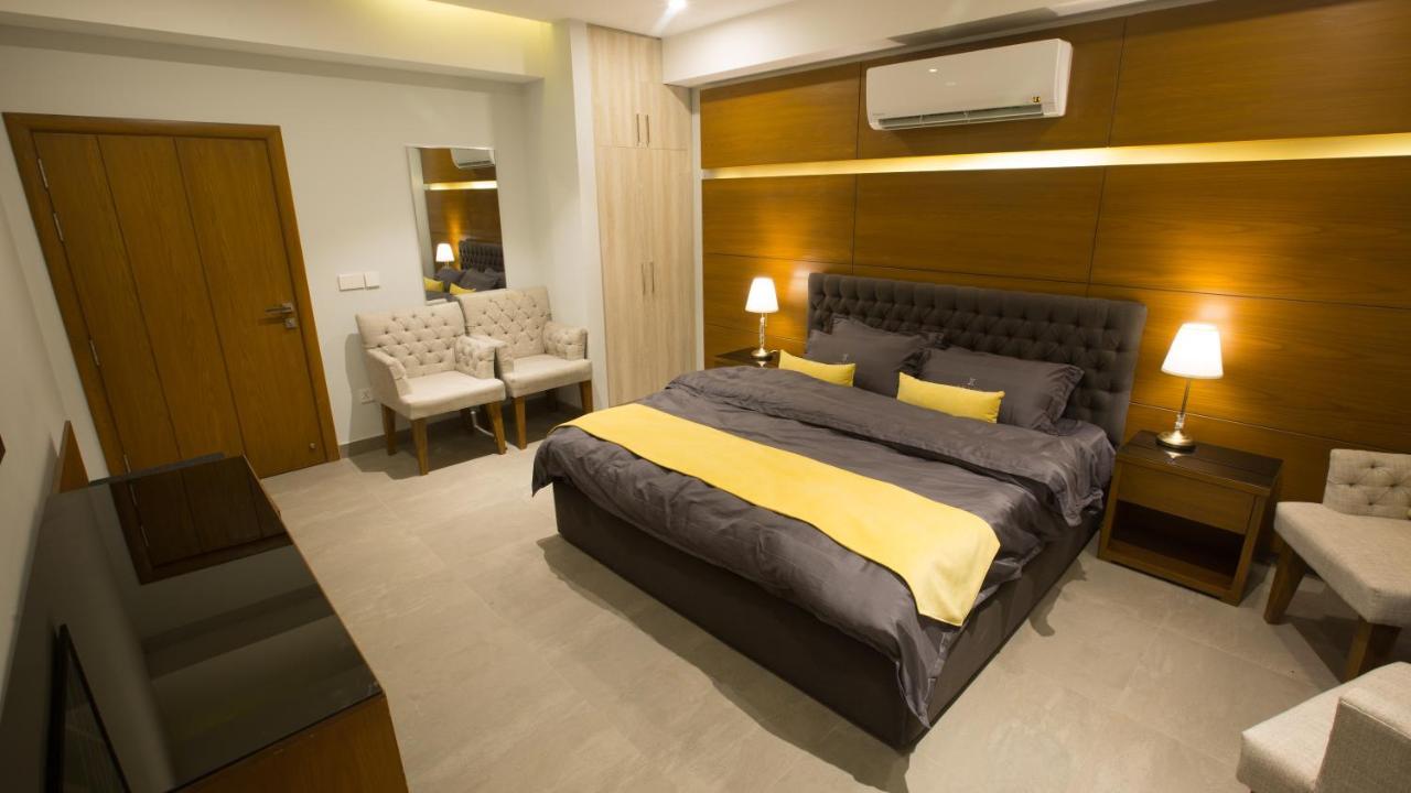 Space Luxury Rental Suites Rawalpindi Bagian luar foto