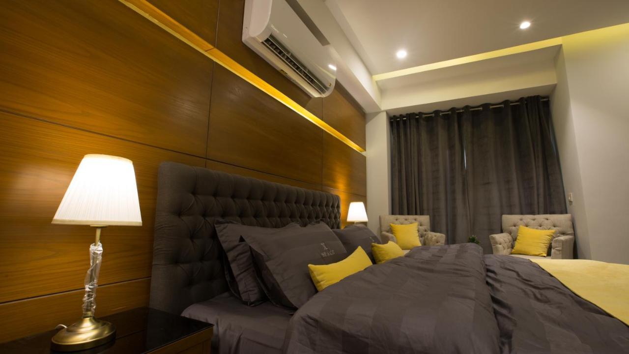 Space Luxury Rental Suites Rawalpindi Bagian luar foto