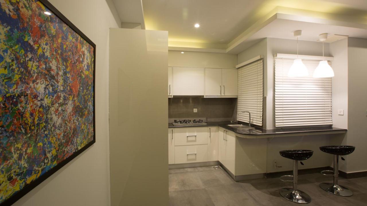 Space Luxury Rental Suites Rawalpindi Bagian luar foto