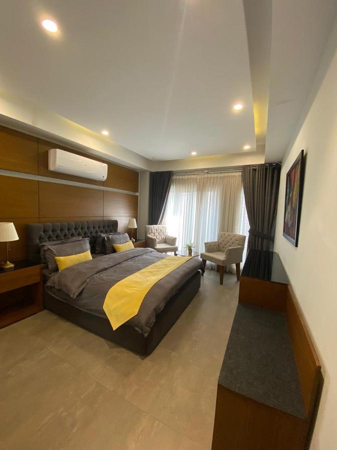 Space Luxury Rental Suites Rawalpindi Bagian luar foto