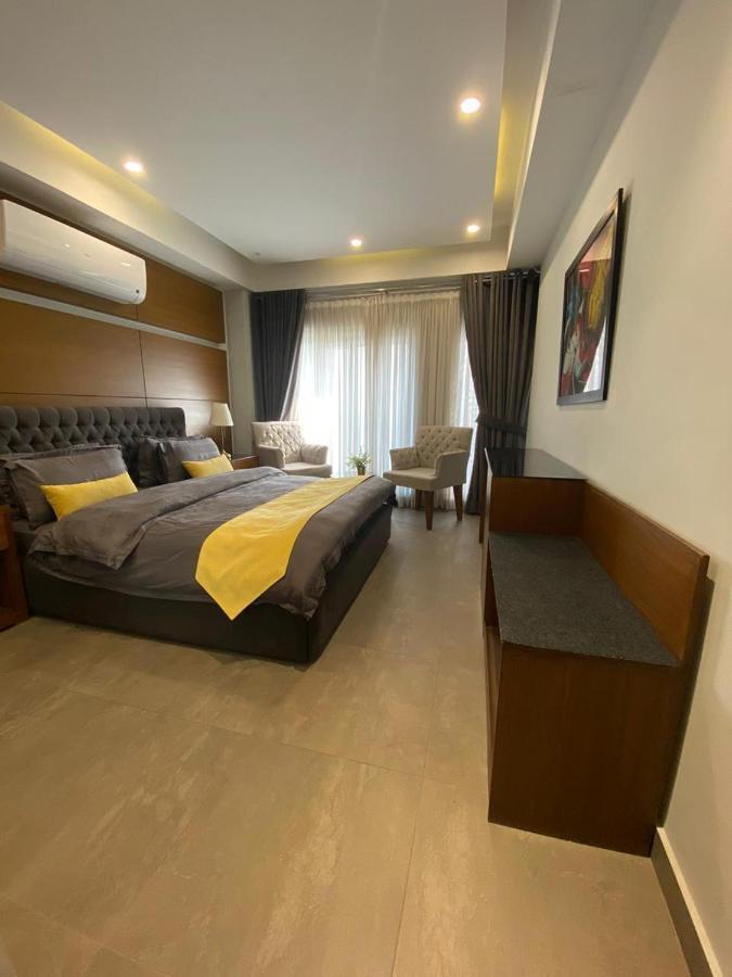 Space Luxury Rental Suites Rawalpindi Bagian luar foto